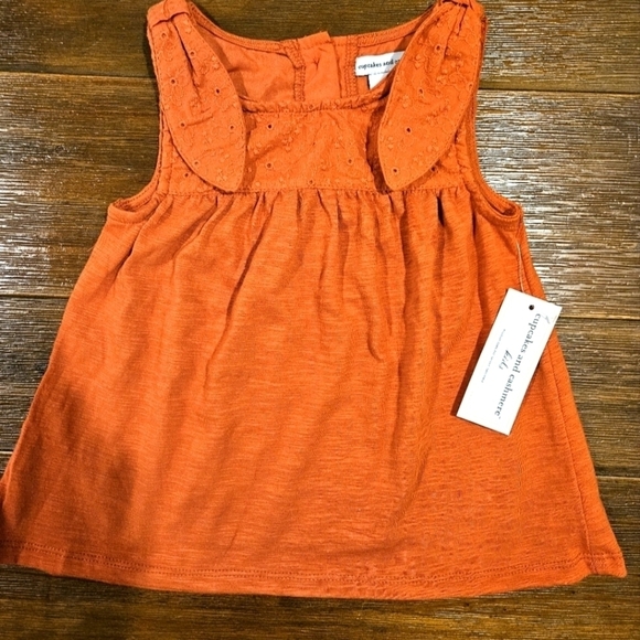 CUPCAKES AND CASHMERE NWT GIRL'S FLOWY TOP WITH EMBROIDERED FLORAL YOKE SIZE 4 - Picture 1 of 7